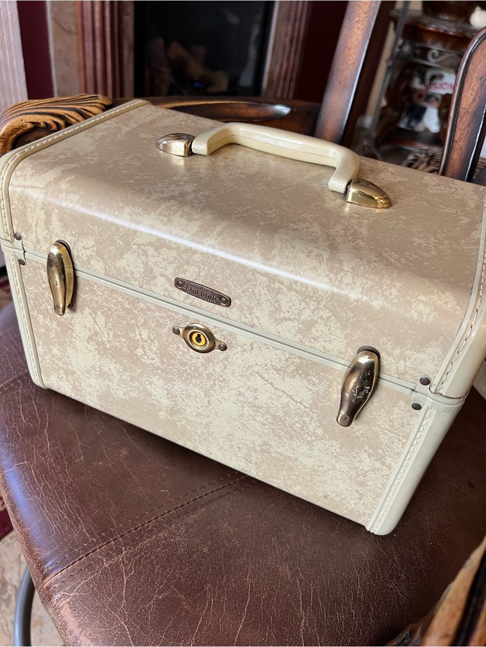 Samsonite Vintage 40’s Cream Train Case with Gold Hardware